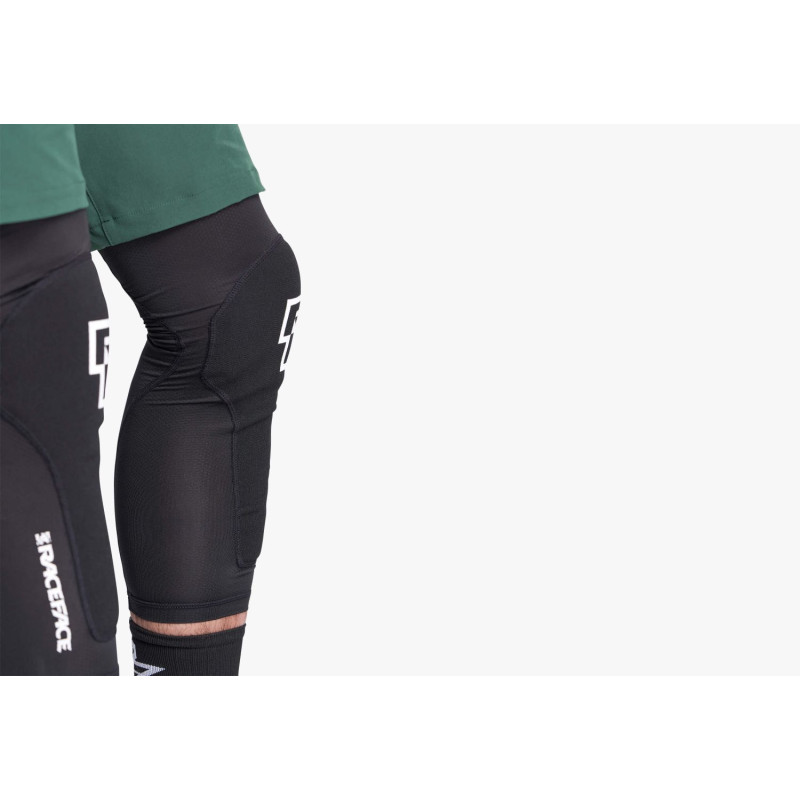 OCHRANIACZ KOLAN RACE FACE CHARGE KNEE, BLK,