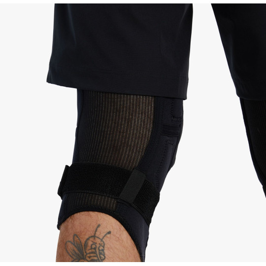 OCHRANIACZ KOLAN RACE FACE AMBUSH KNEE, BLK,